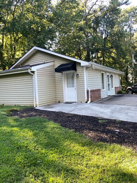 Building Photo - 504 Mountain Park Rd