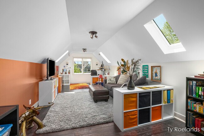 Building Photo - 3757 Lake Birch St NE