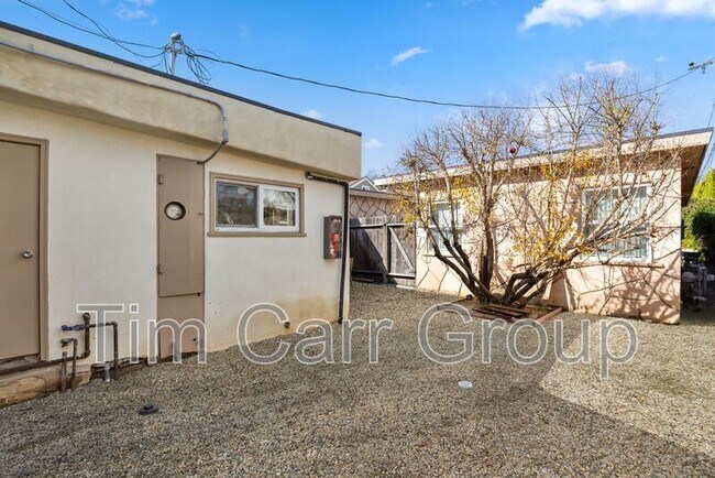 Building Photo - 1637 Irvine Ave