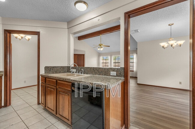 Building Photo - 138 Willow Cir