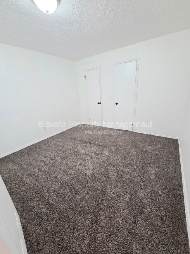 Building Photo - 530 Westwood Ct