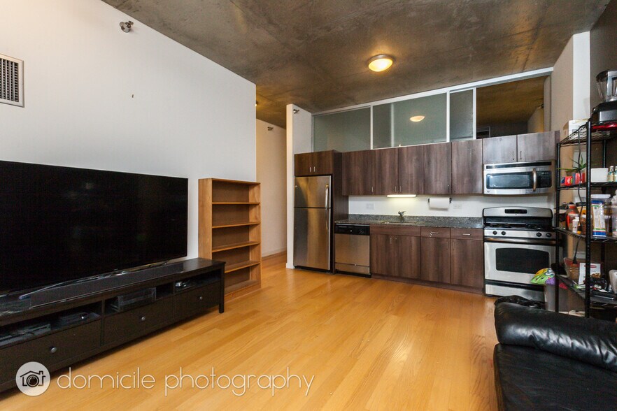 Building Photo - 235 W Van Buren St