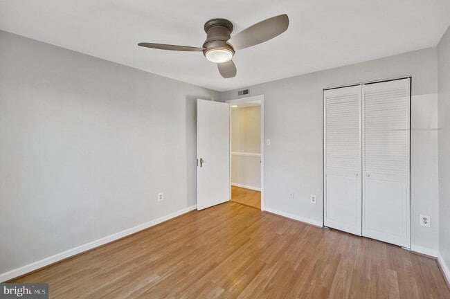 Building Photo - 704 S Arlington Mill Dr