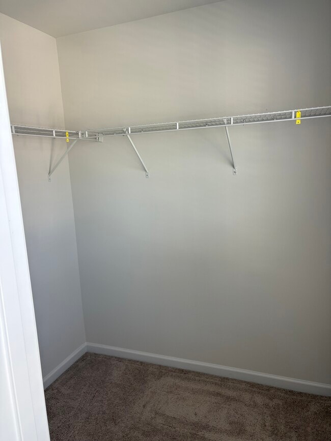 Building Photo - Room for rent