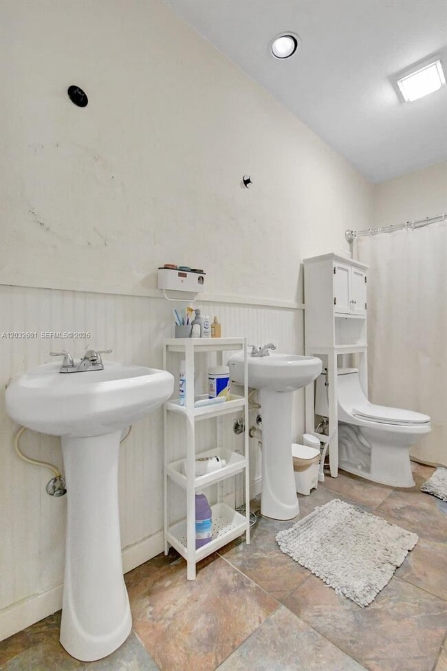 Building Photo - 16339 Malibu Dr