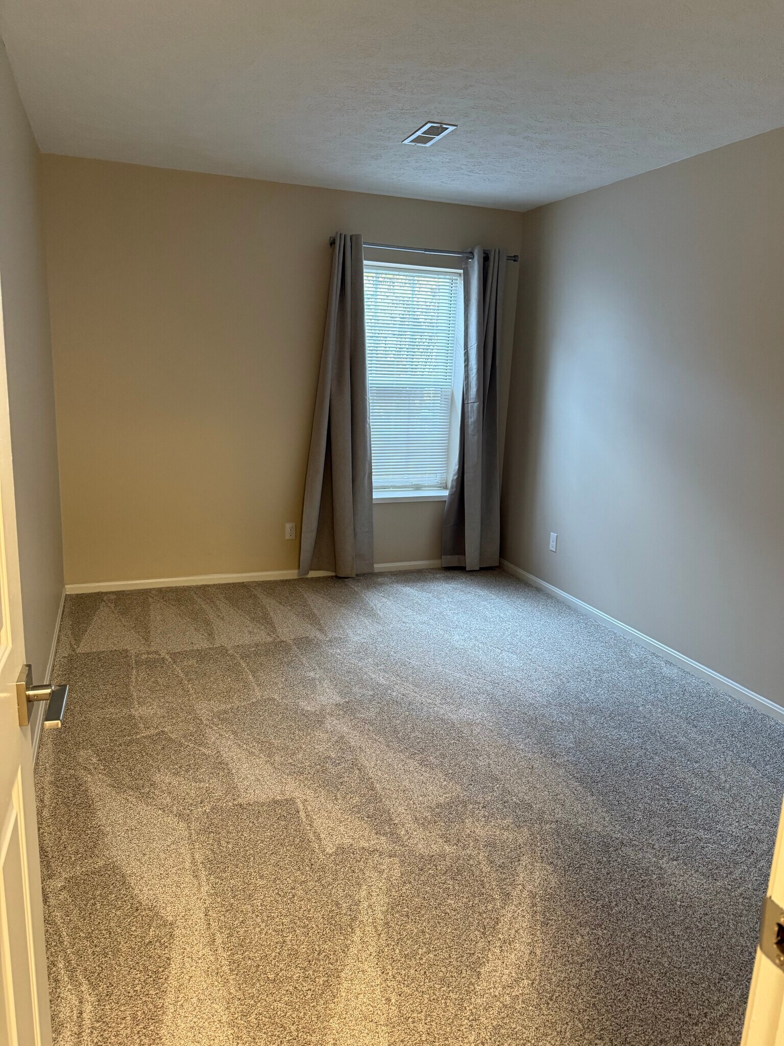 Building Photo - 1390 Cedarwood Dr