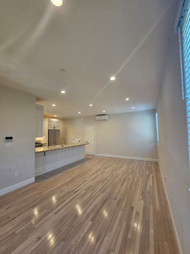 Building Photo - 1157 Leff St
