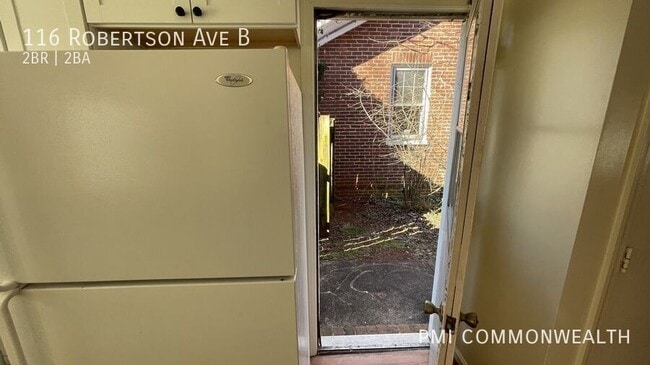 Building Photo - 116 Robertson Ave