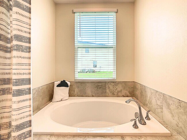 Building Photo - 1520 Oasis Club Blvd