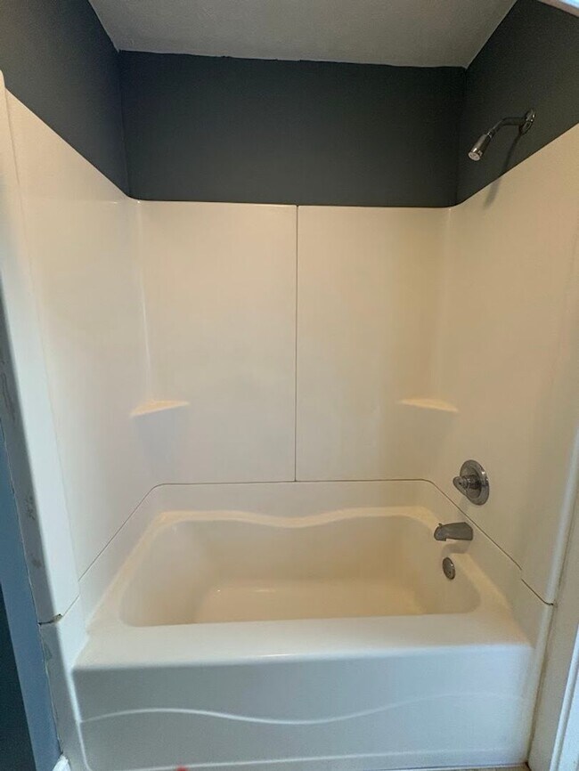 Building Photo - 1307 Market Ave N