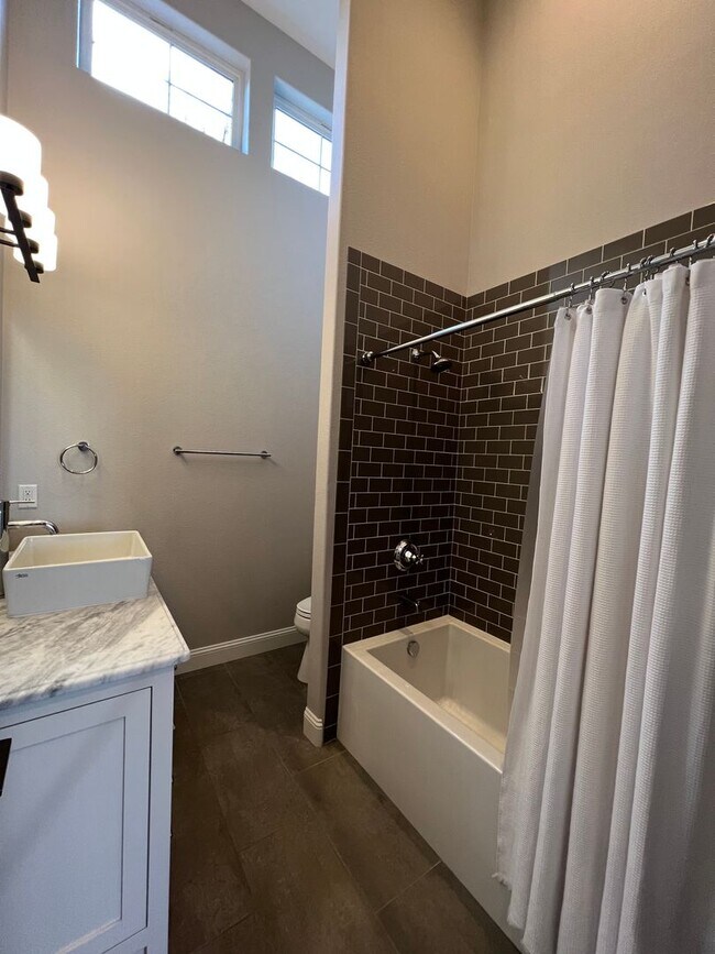 Building Photo - Beautiful, Custom home in the heart of Jacksonville | Available Now