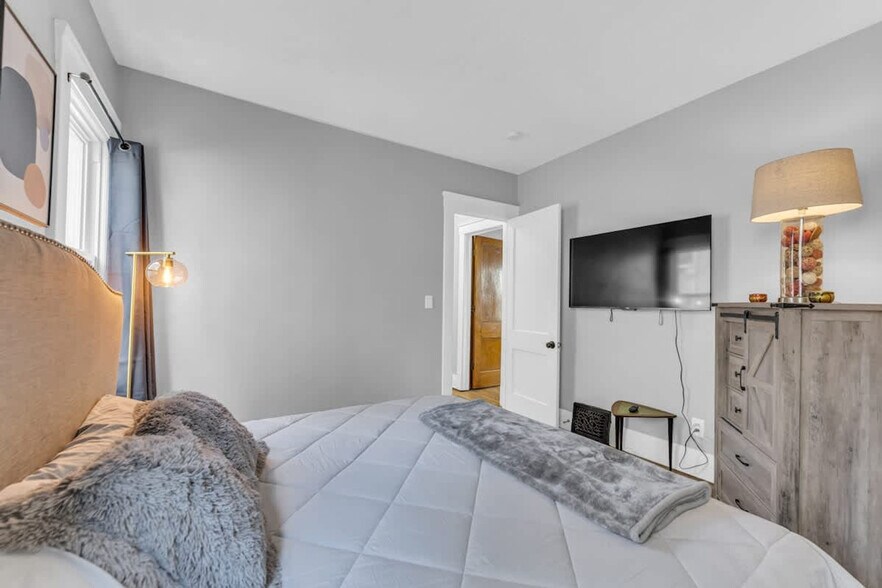 Building Photo - 2638 E 126th St