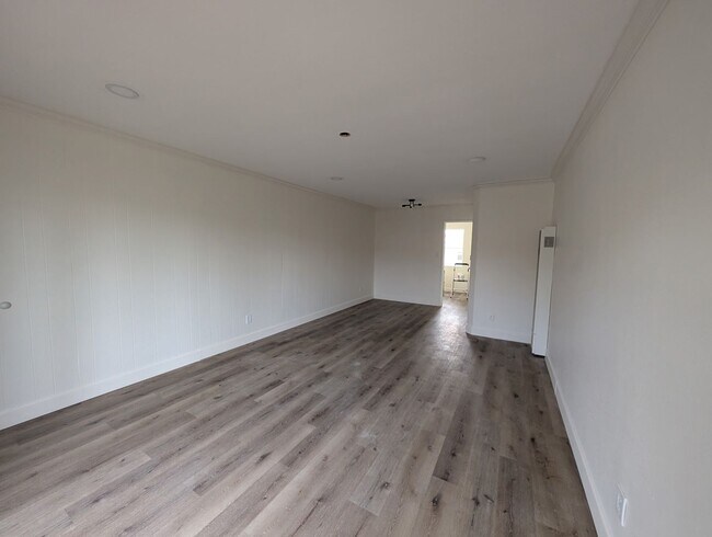 Building Photo - 2BR Apartment Steps from Windansea Beach