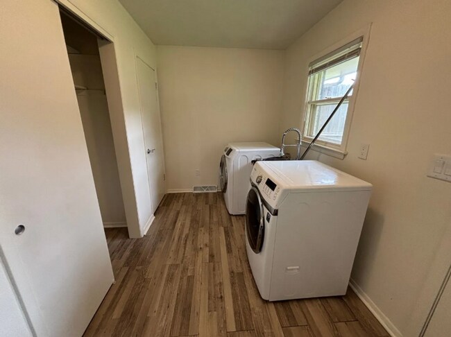 Building Photo - 5305 Carnation Wy