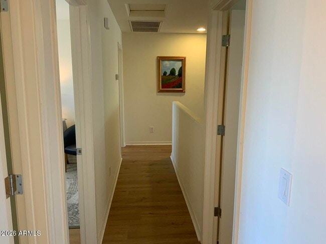 Building Photo - 2114 E Aire Libre Ave