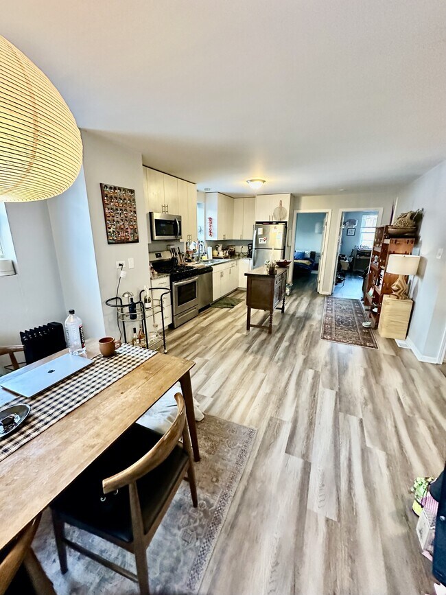 Building Photo - 920 W 35th Pl