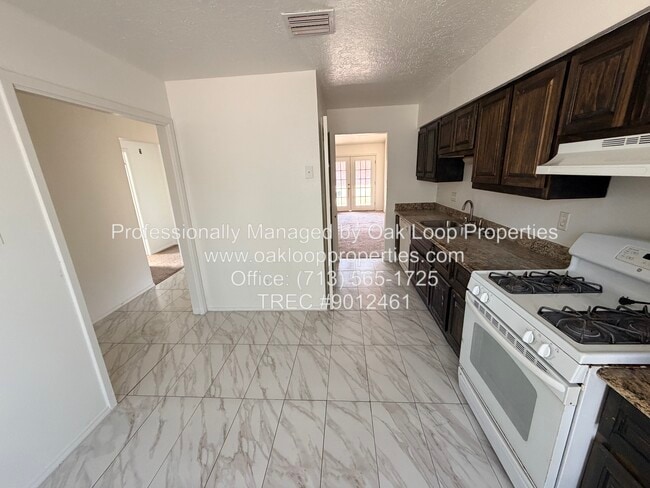 Building Photo - 1927 Oakwell Ln