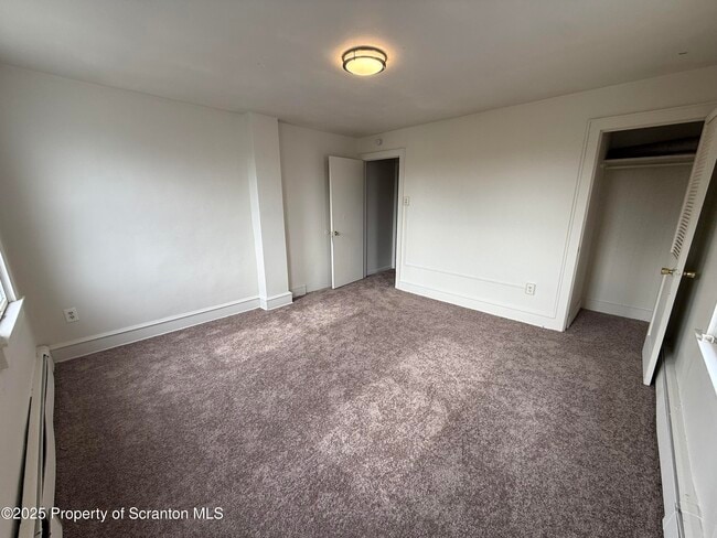 Building Photo - 949 Carmalt St