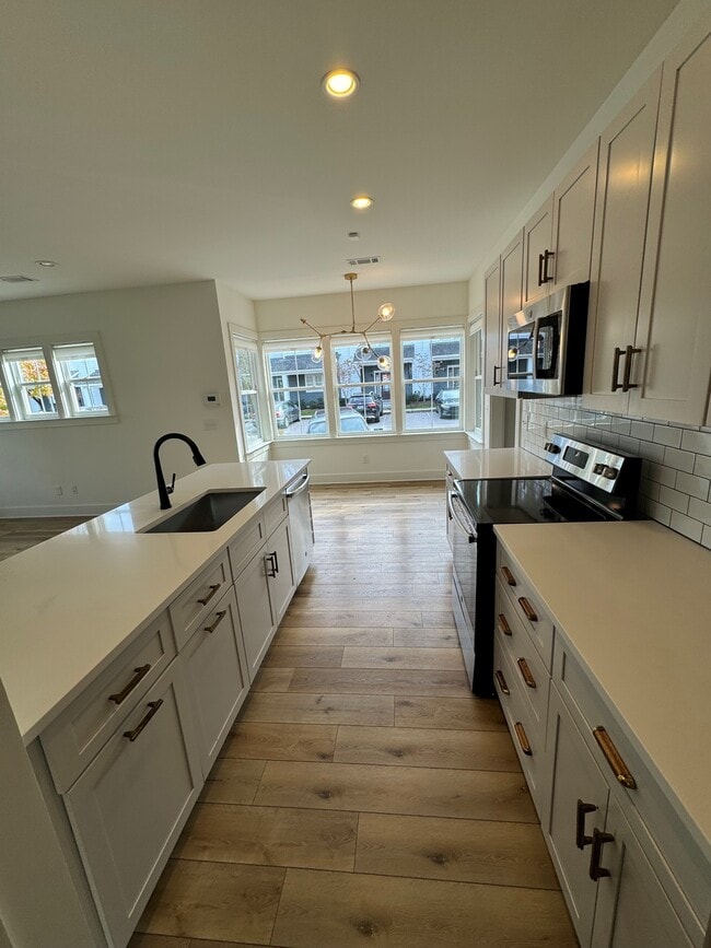 Building Photo - 509 Rosedale Ave