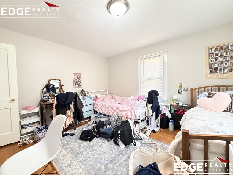 Building Photo - 96 Undine Rd