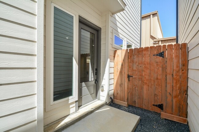 Building Photo - 310 Cyclamen St