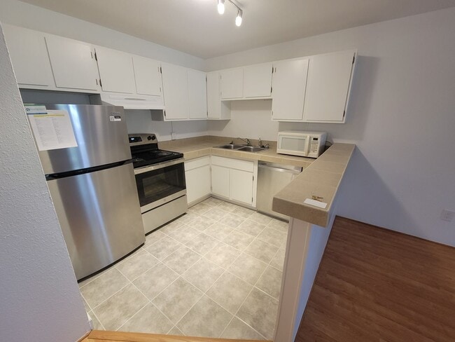 Building Photo - Newly Remodeled 1bed/1bath condo in Stonegate Community in Gunbarrel