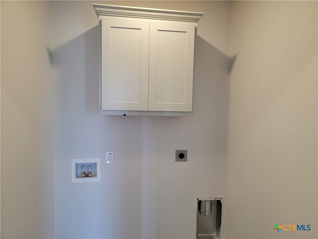 Building Photo - 122 Wind Ridge Dr