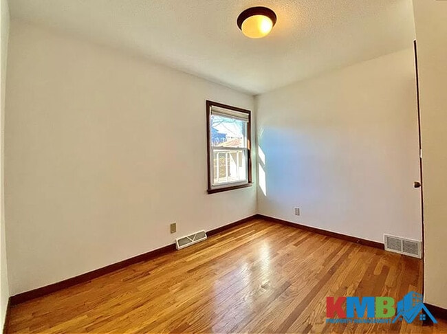 Building Photo - 1209 Harold Dr SE