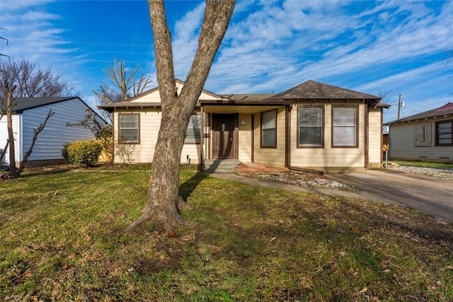 Building Photo - 2145 Sharon Dr