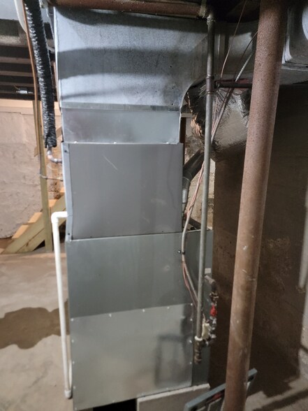 Building Photo - 2112 Ravenwood Ave