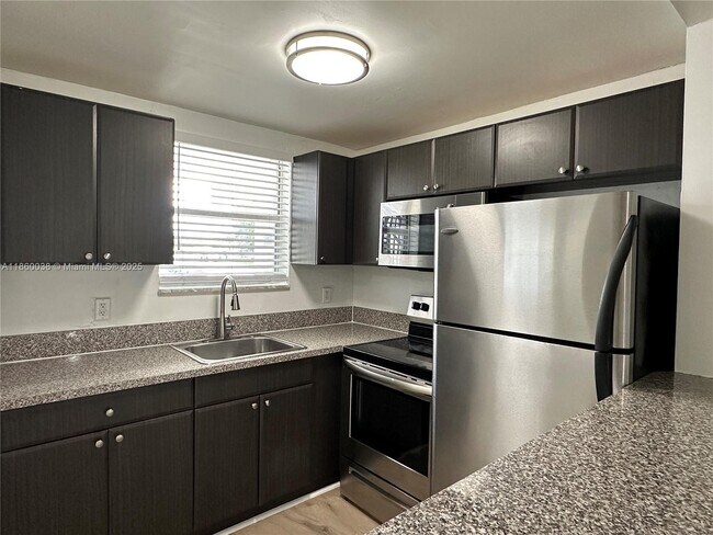 Primary Photo - 5661 SW 36th Ct