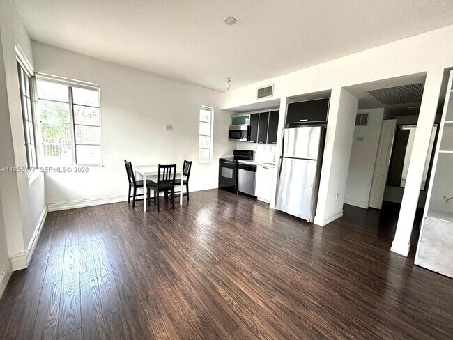 Building Photo - 621 11th St