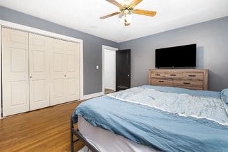 Building Photo - 29 1/2 Mountain St