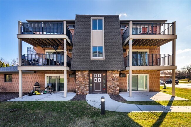 Building Photo - 604 W 65th St