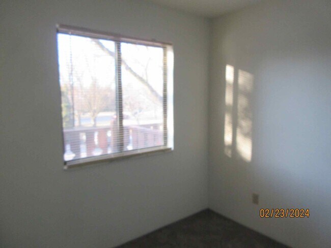 Building Photo - Spacious 2 bedroom + den in Germantown!