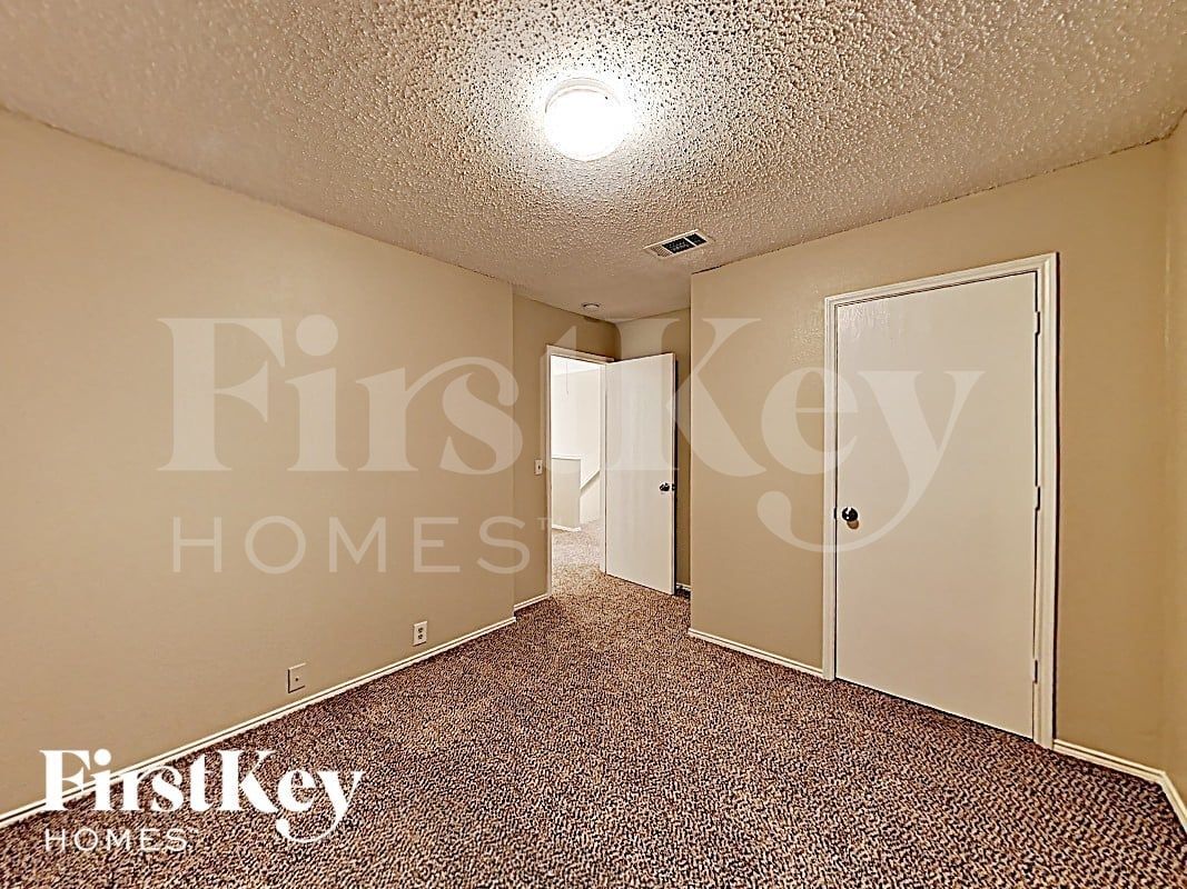 Building Photo - 820 Monette Dr