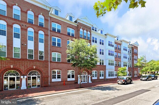 Building Photo - 4950 Brenman Park Dr