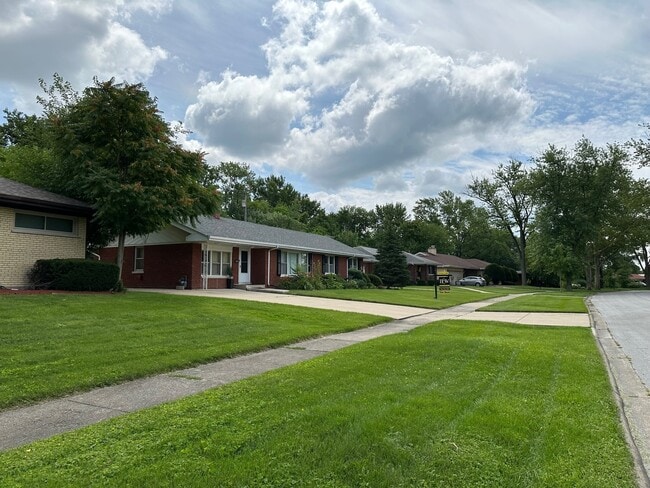 Building Photo - 843 Verne Ln