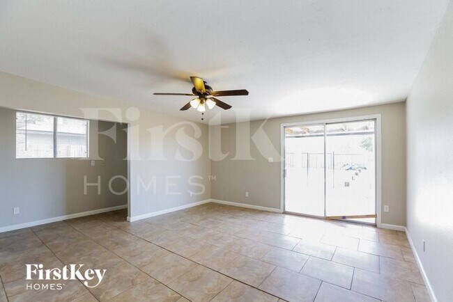 Building Photo - 9605 N 43rd Ln