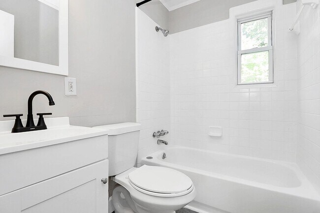 Building Photo - 1825/1827 Academy