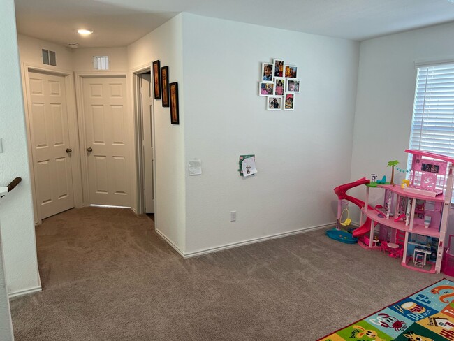 Building Photo - 549 Black Alder St