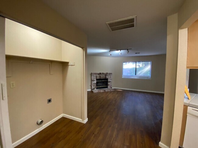 Building Photo - Tuscany Place Triplex