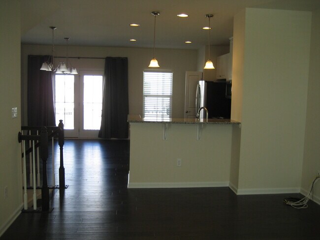 Building Photo - 360 Spring Hill Pl