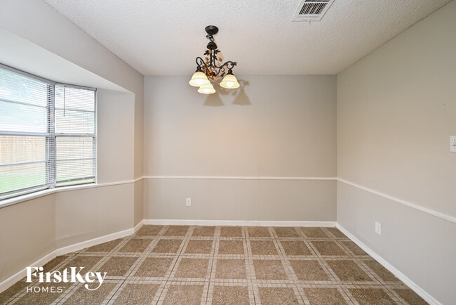 Building Photo - 13706 Oleoke Ln