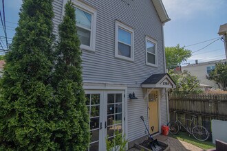 Building Photo - 1709 W Barry Ave