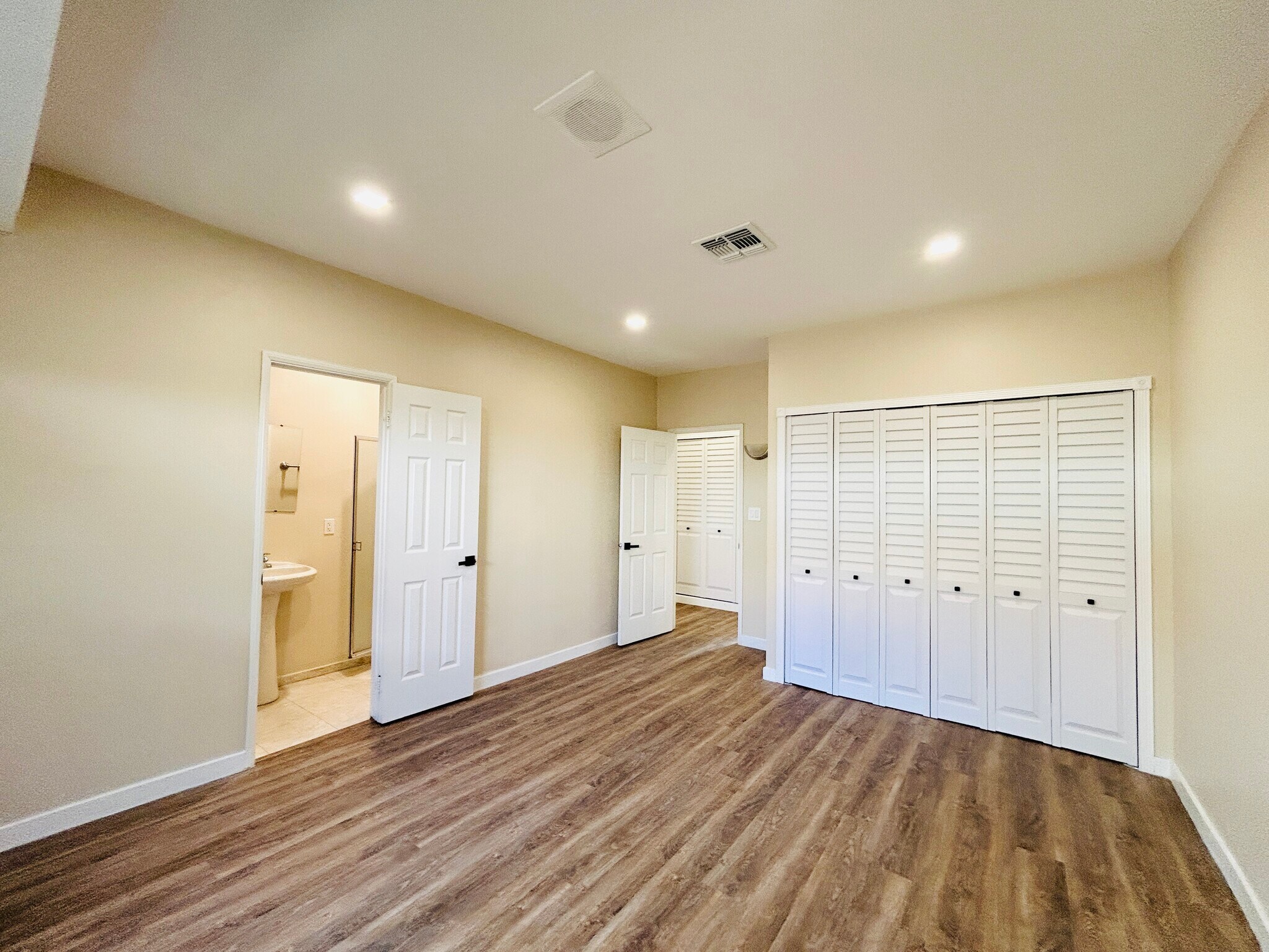 Building Photo - 6329 Warner Dr