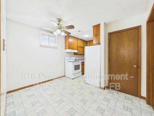 Building Photo - 402 S Commercial Ave