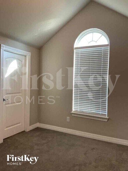 Building Photo - 3320 Valley Meadow