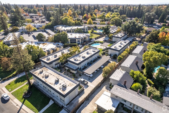 Building Photo - Parkside Townhomes Apartments