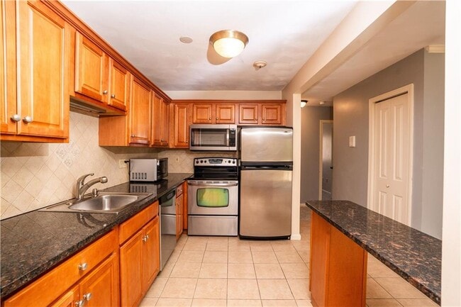 Building Photo - 400 New River Rd